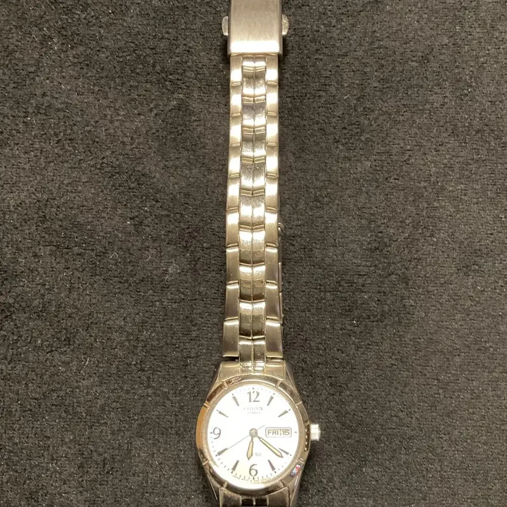 Citizen woman’s watch‎ quartz Silvertone model